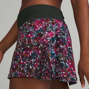 •LULULEMON• Play Off the Pleats Mid-Rise Skirt Floral Electric Multi